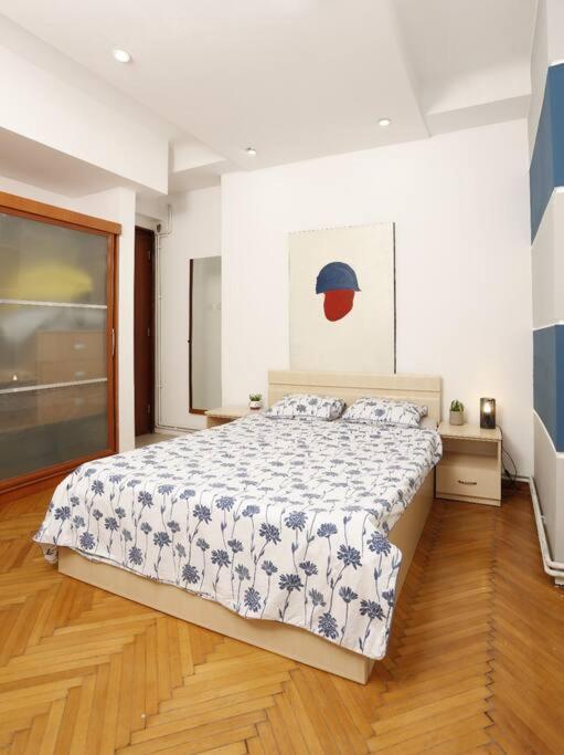 1 Bdrm Apartment In City Center Бухарест Экстерьер фото