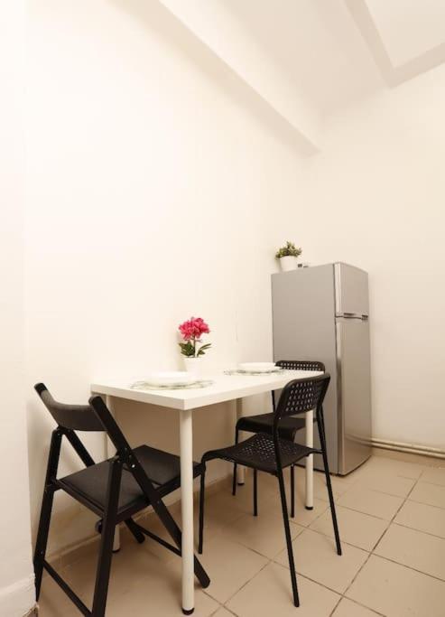 1 Bdrm Apartment In City Center Бухарест Экстерьер фото